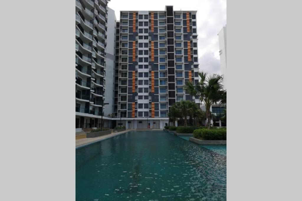 Timurbay Studio Apartment Facing Beautiful Beach Kuantan Esterno foto