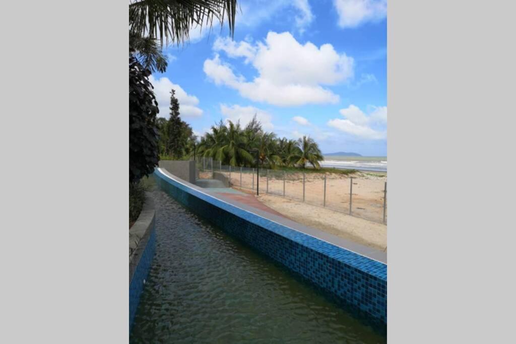 Timurbay Studio Apartment Facing Beautiful Beach Kuantan Esterno foto