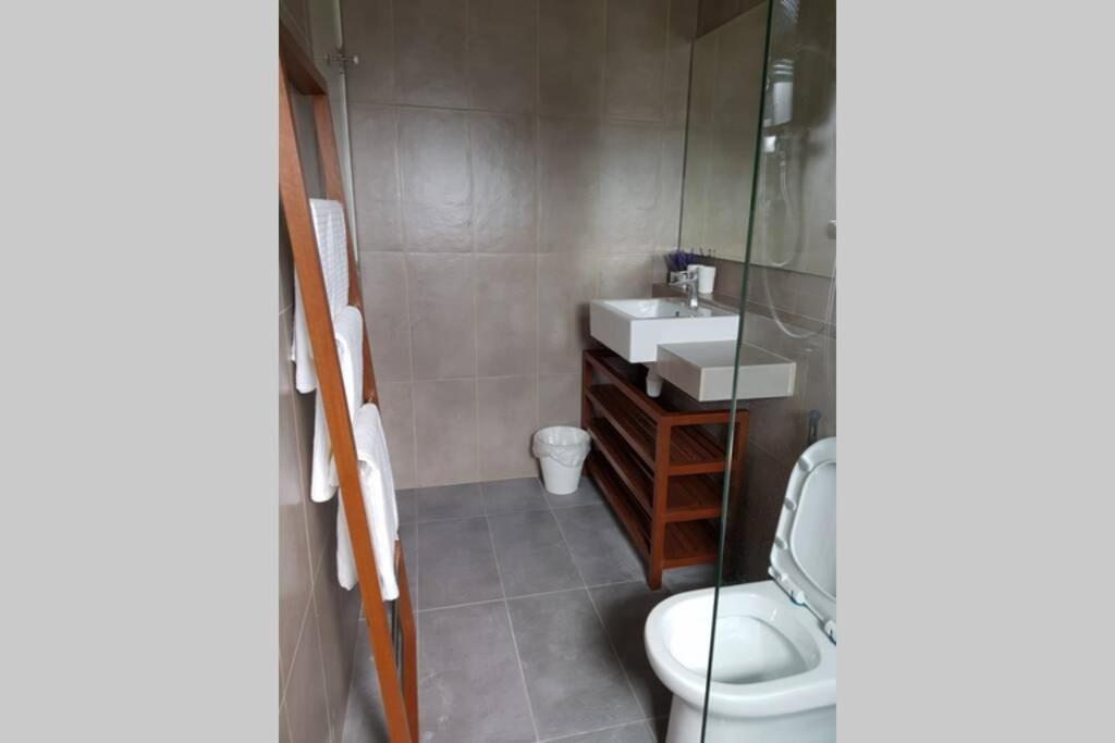 Timurbay Studio Apartment Facing Beautiful Beach Kuantan Esterno foto