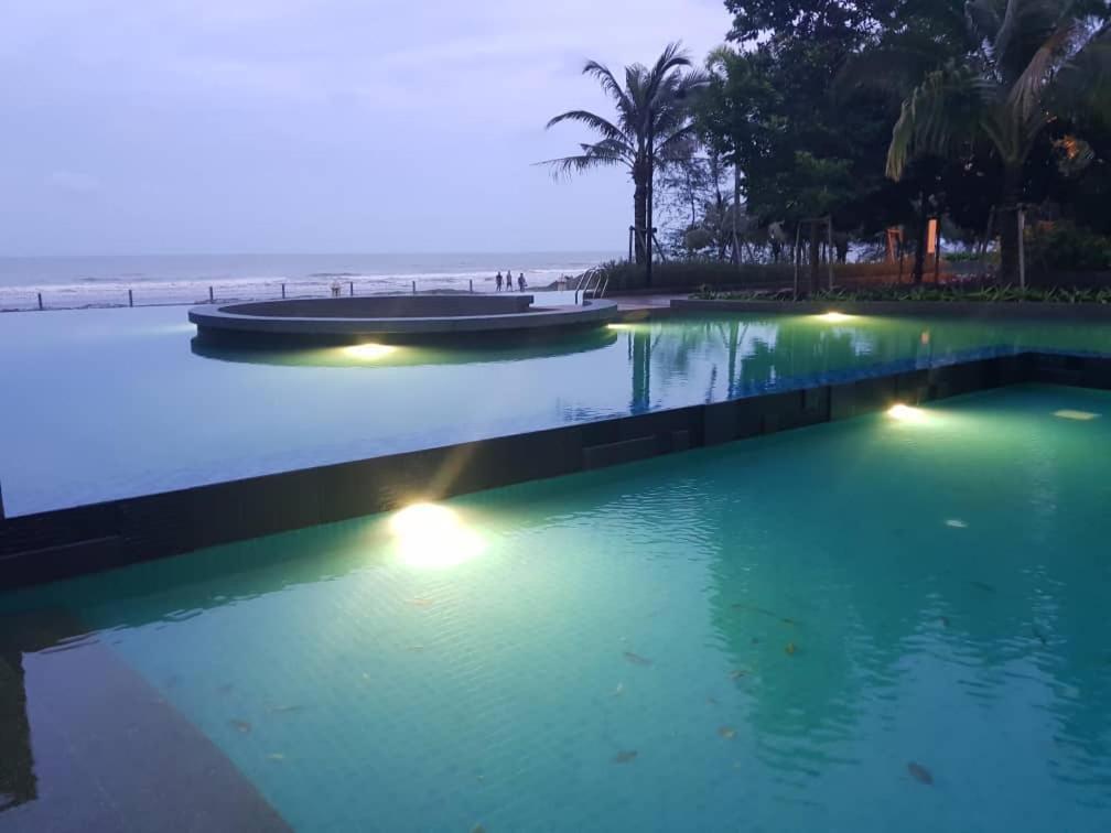 Timurbay Studio Apartment Facing Beautiful Beach Kuantan Esterno foto