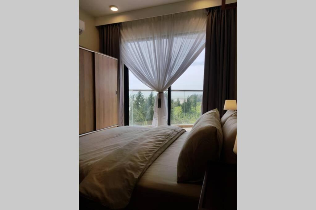 Timurbay Studio Apartment Facing Beautiful Beach Kuantan Esterno foto