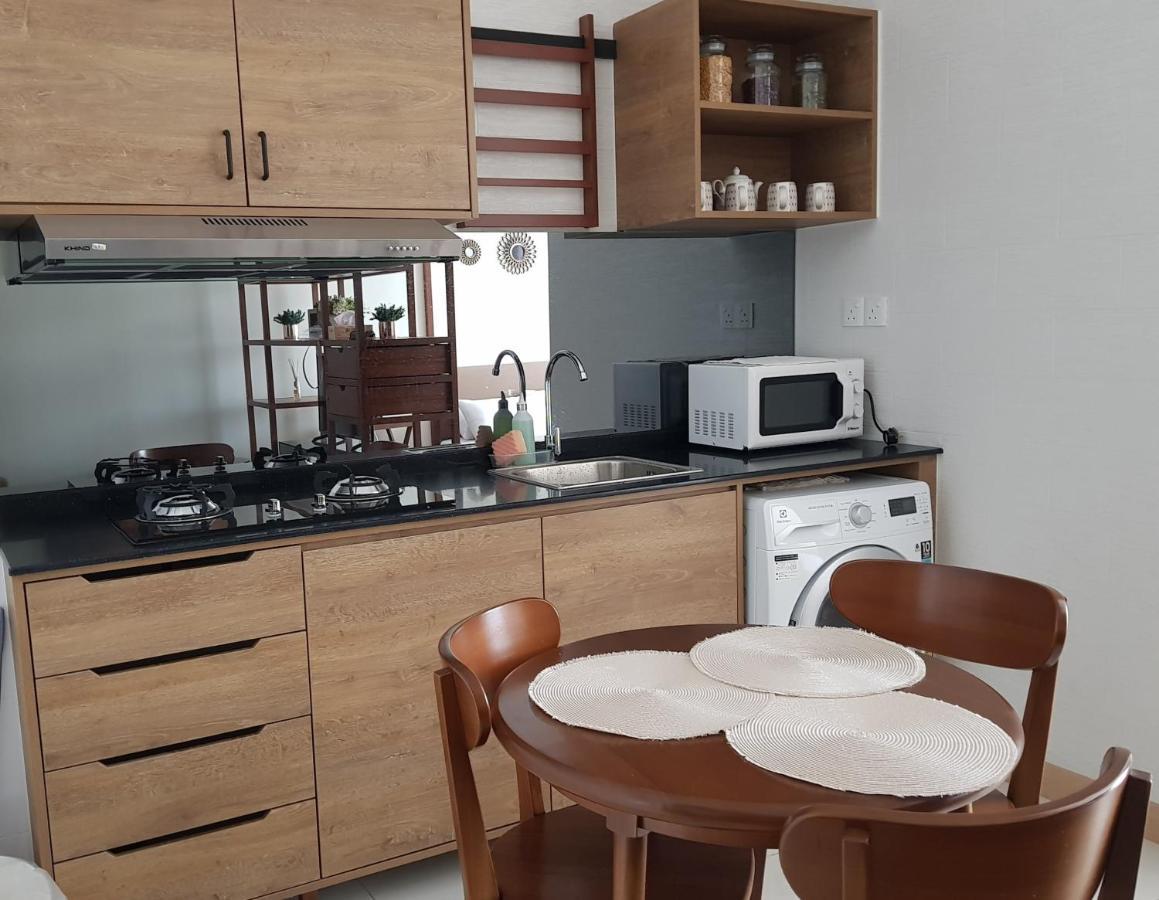 Timurbay Studio Apartment Facing Beautiful Beach Kuantan Esterno foto