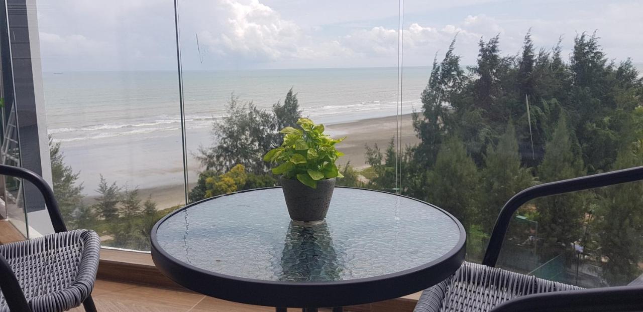 Timurbay Studio Apartment Facing Beautiful Beach Kuantan Esterno foto